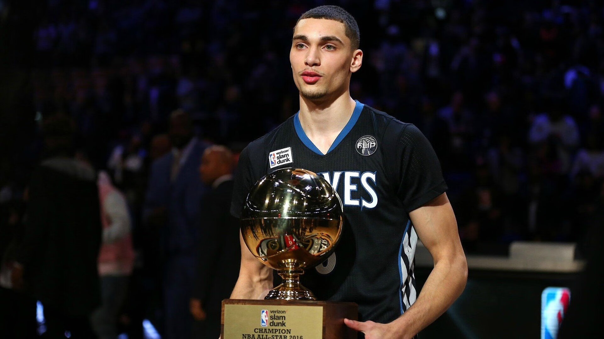 女单颁奖礼：王艺迪的微笑与亚军的灿烂笑容，尽显荣光与骄傲