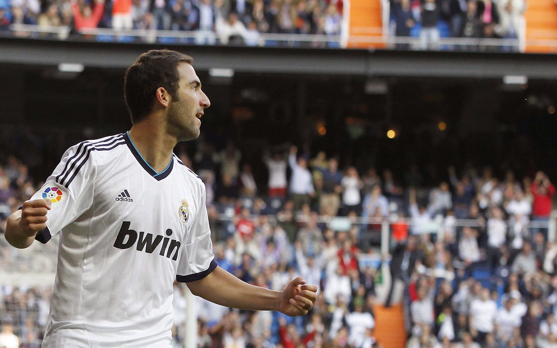 世界杯首轮：阿根廷遭遇开门黑 冷门引发全球热议